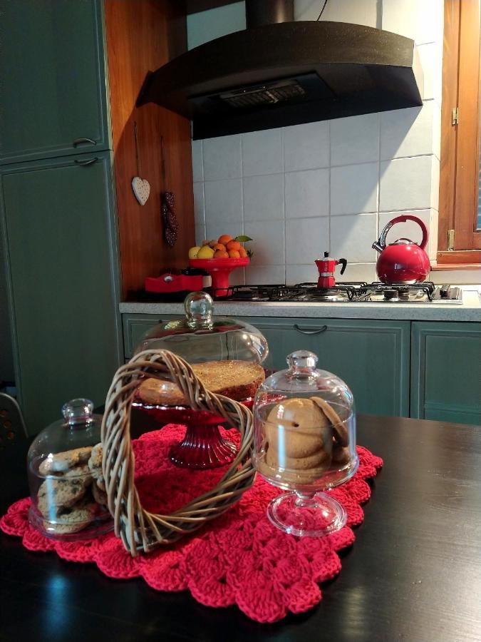 Pensjonat Cascina Roella Monforte dʼAlba Pokój zdjęcie