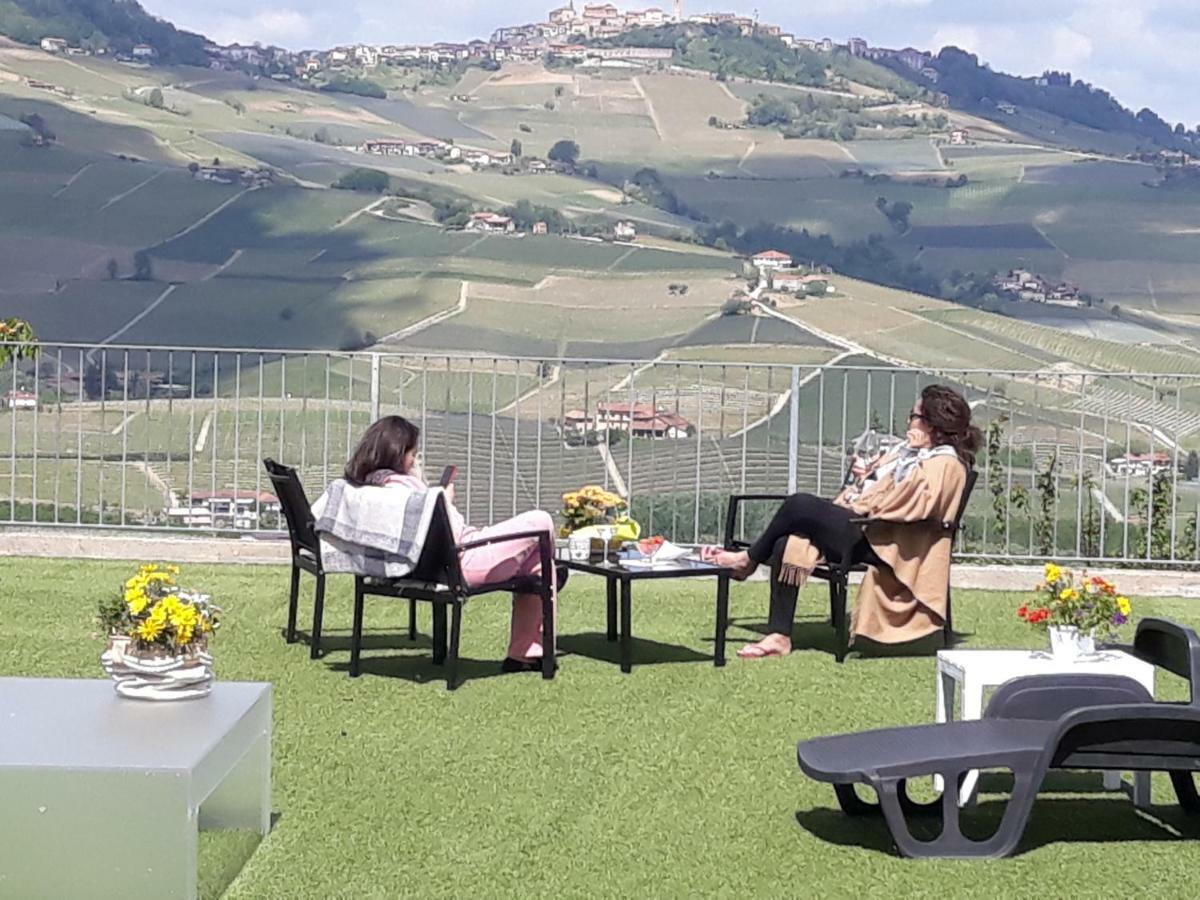 Pensjonat Cascina Roella Monforte dʼAlba Zewnętrze zdjęcie