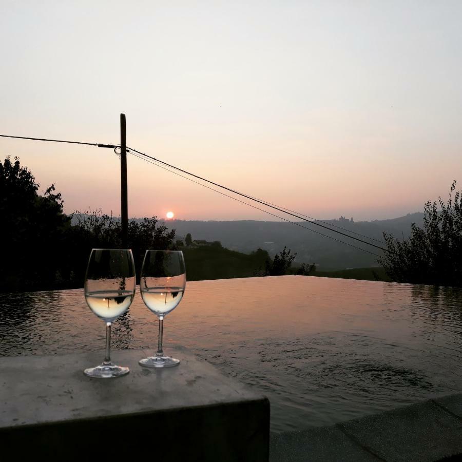 Pensjonat Cascina Roella Monforte dʼAlba Zewnętrze zdjęcie