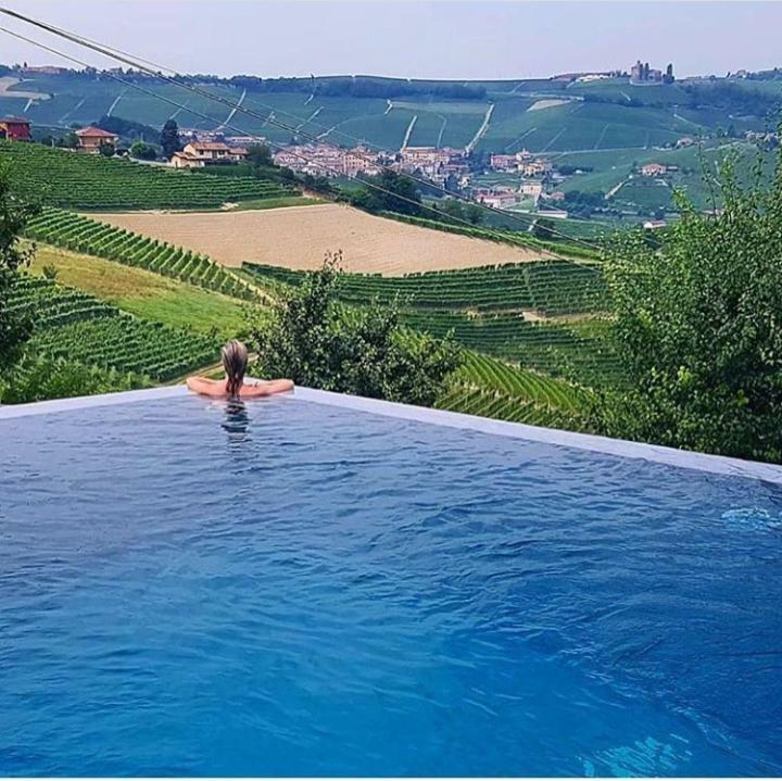 Pensjonat Cascina Roella Monforte dʼAlba Zewnętrze zdjęcie